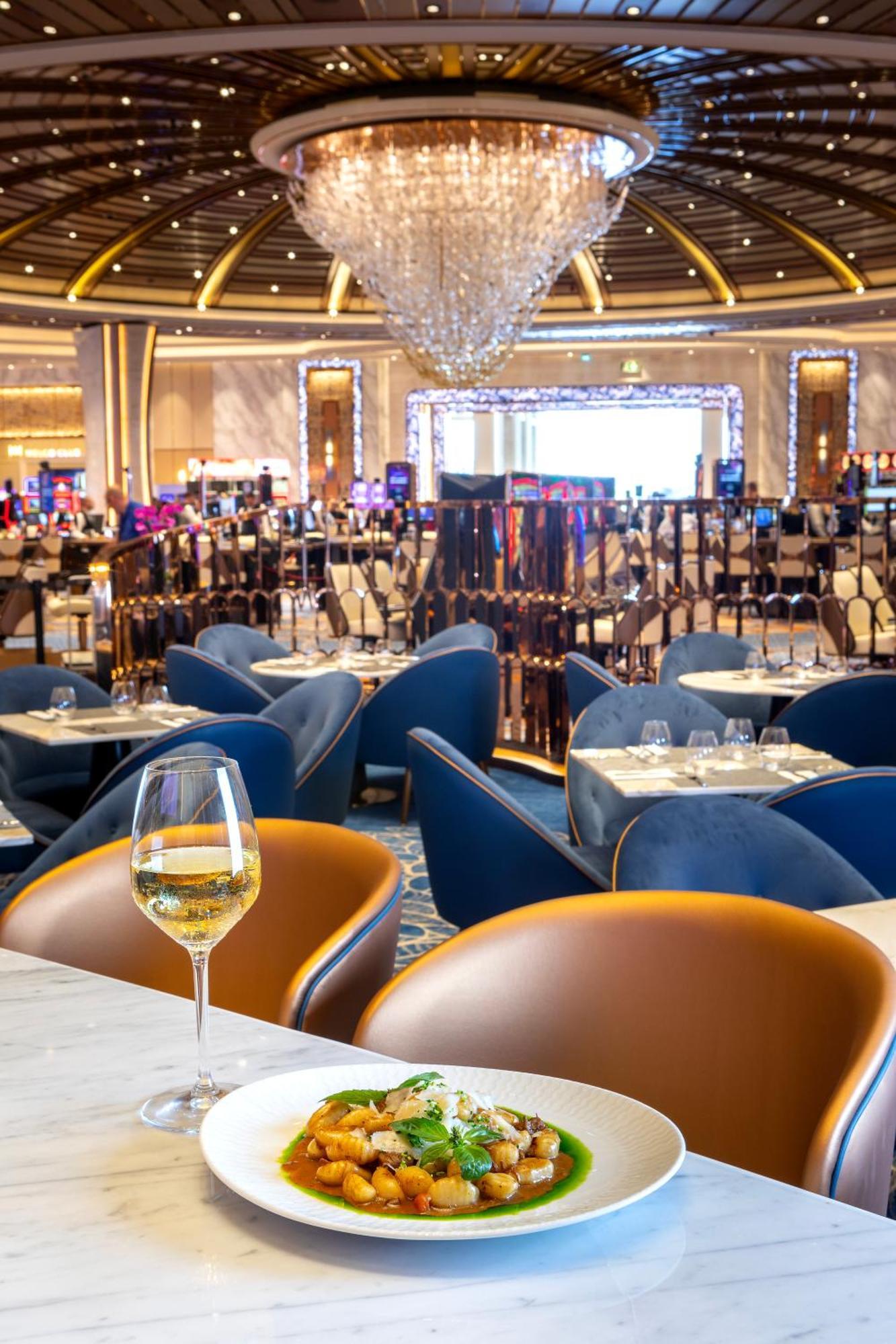 City Of Dreams Mediterranean - Integrated Resort, Casino & Entertainment Limassol Exterior foto The interior of the restaurant