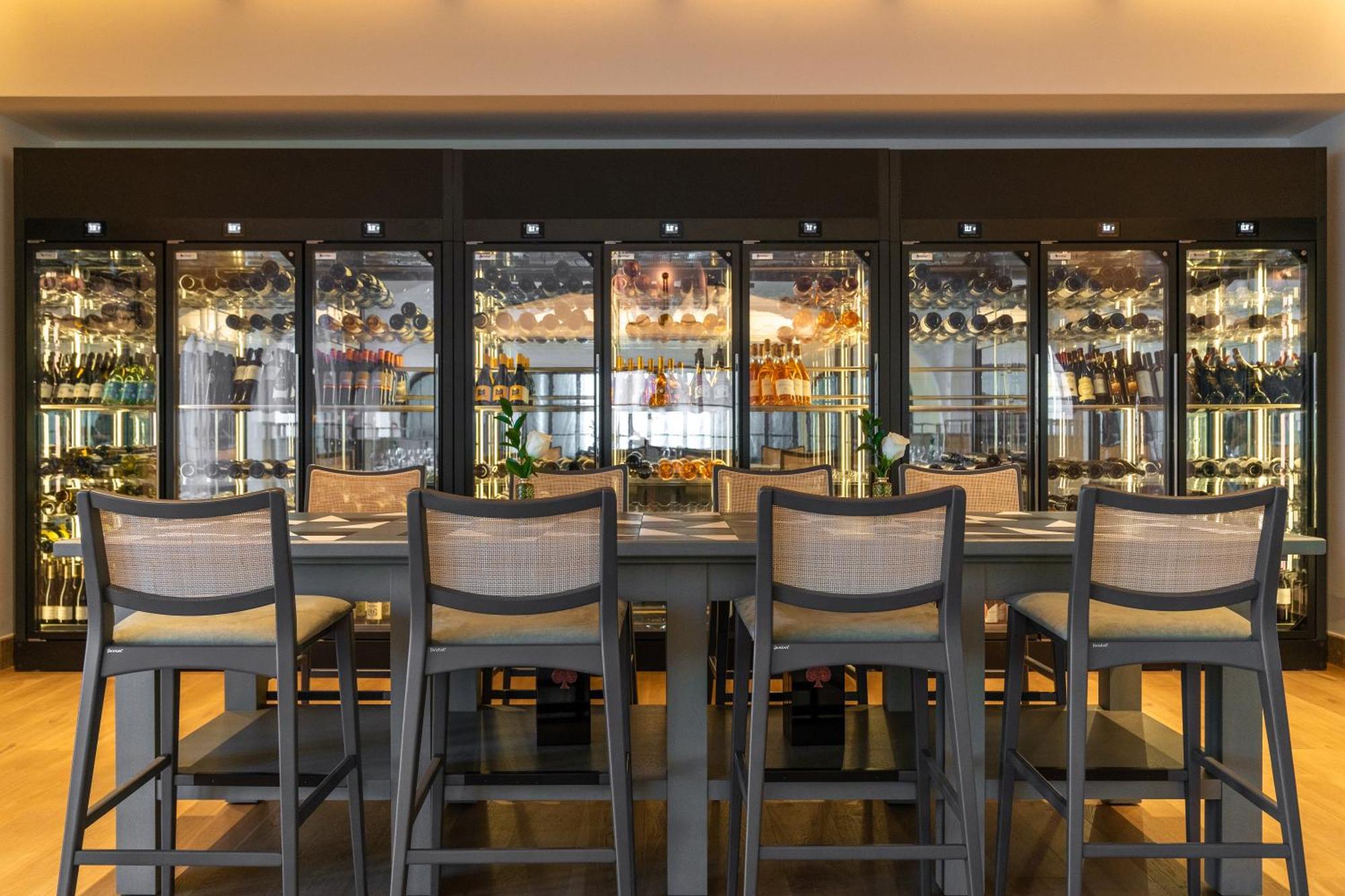 City Of Dreams Mediterranean - Integrated Resort, Casino & Entertainment Limassol Exterior foto The bar at the restaurant