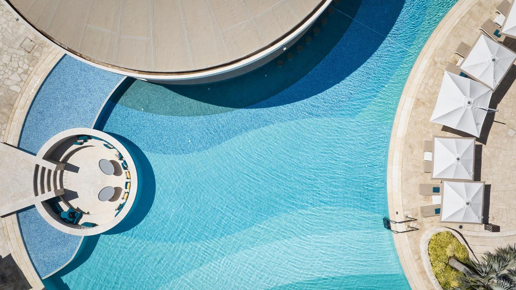 City Of Dreams Mediterranean - Integrated Resort, Casino & Entertainment Limassol Exterior foto Aerial view of the pool