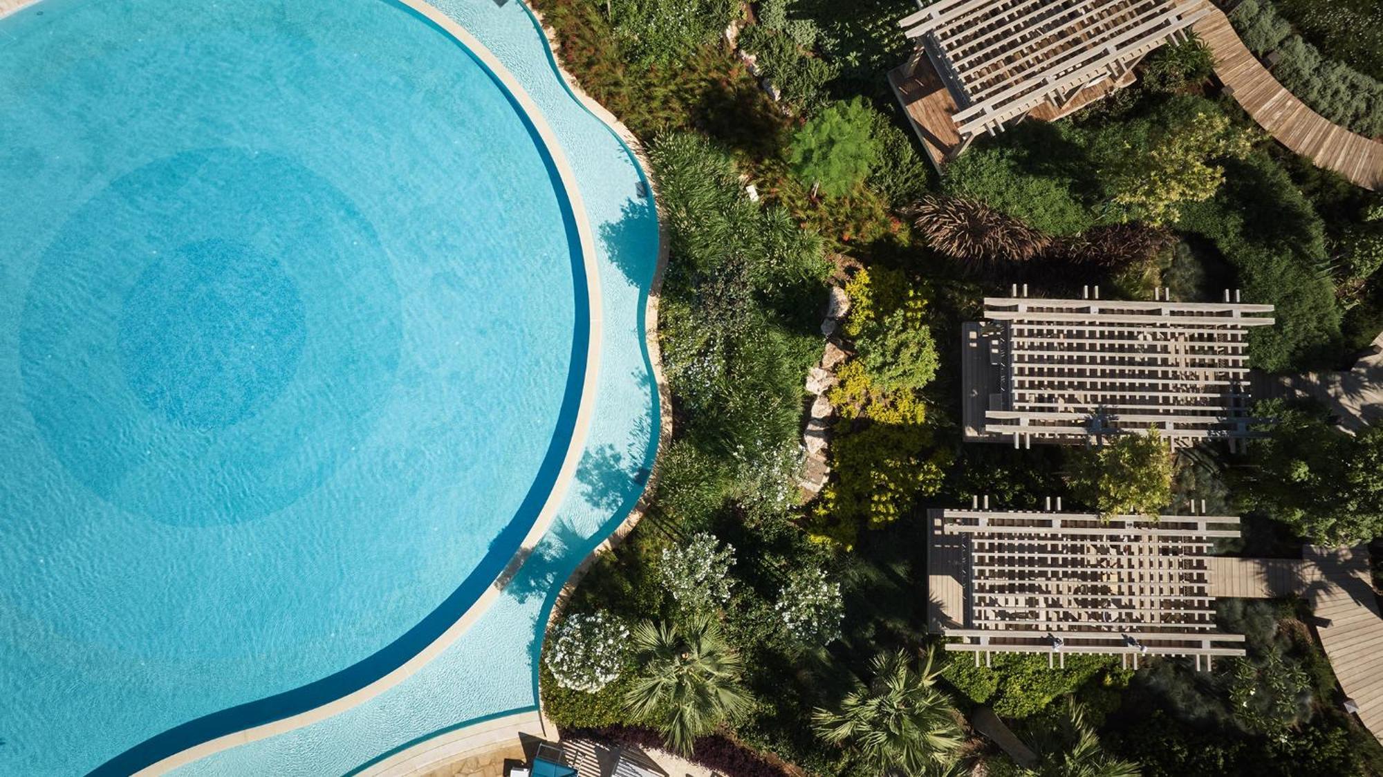 City Of Dreams Mediterranean - Integrated Resort, Casino & Entertainment Limassol Exterior foto Aerial view of the pool