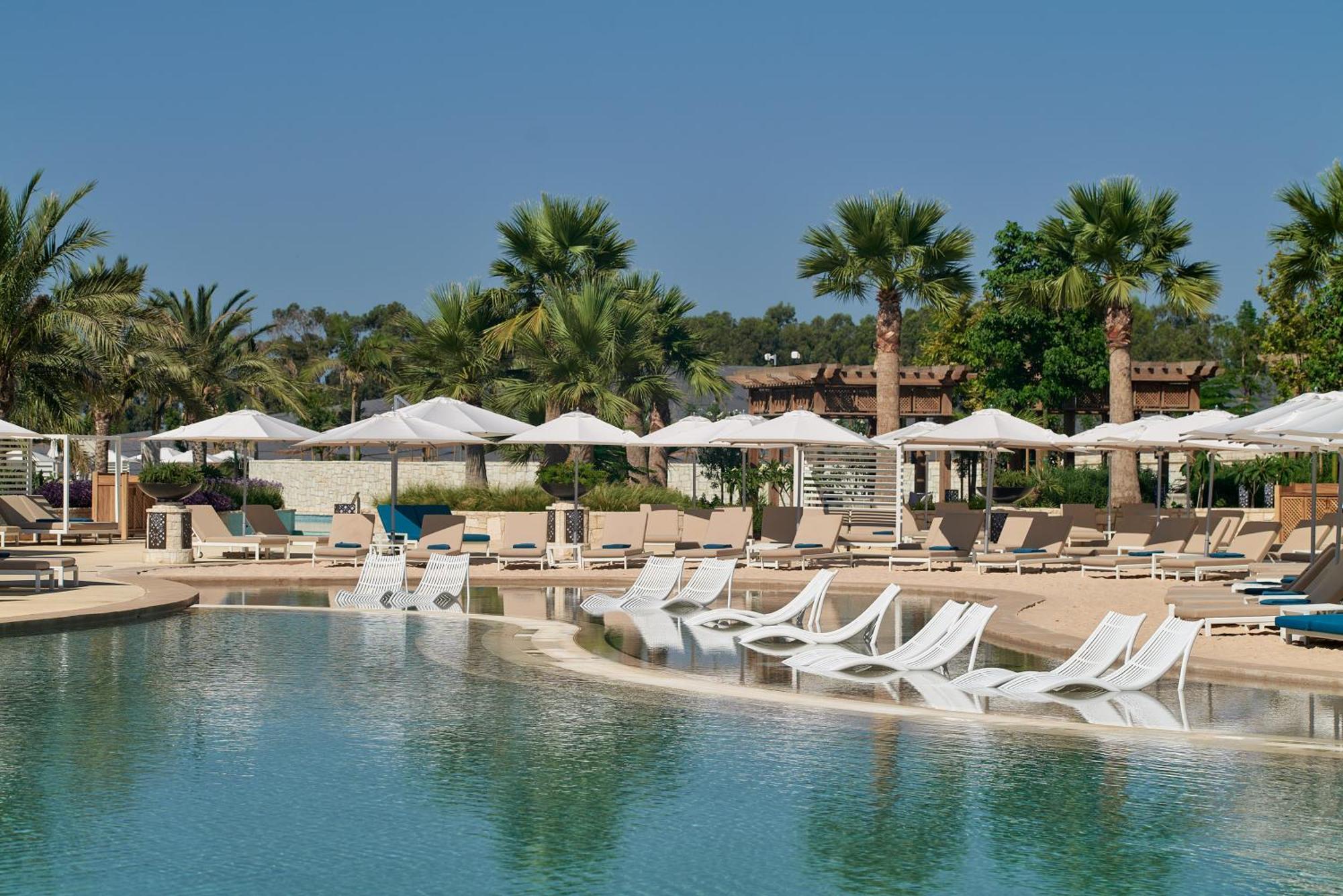City Of Dreams Mediterranean - Integrated Resort, Casino & Entertainment Limassol Exterior foto The swimming pool at the resort