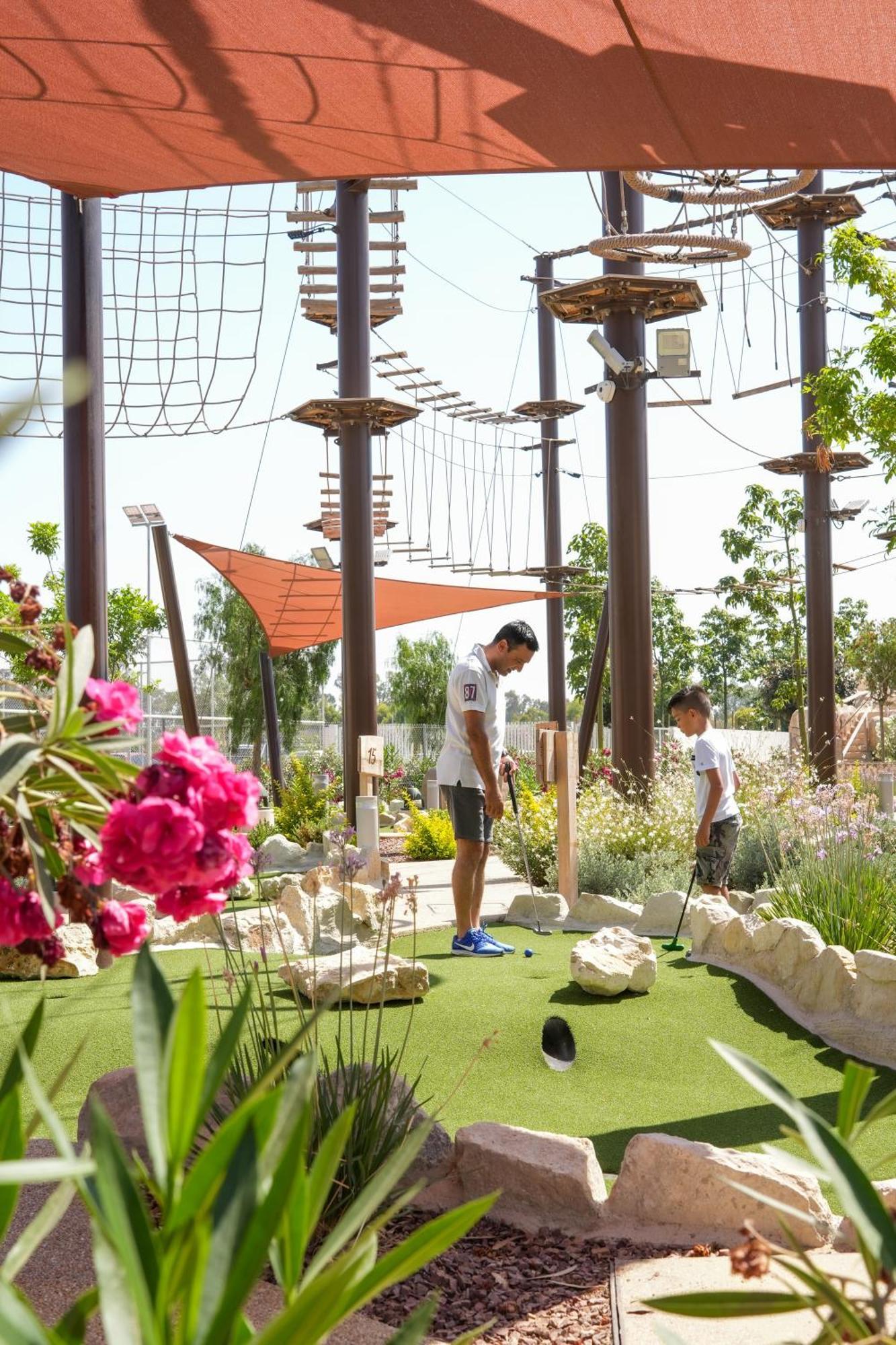 City Of Dreams Mediterranean - Integrated Resort, Casino & Entertainment Limassol Exterior foto Adventure Golf in Mallorca